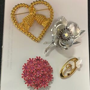 Vintage pin/brooch bundle